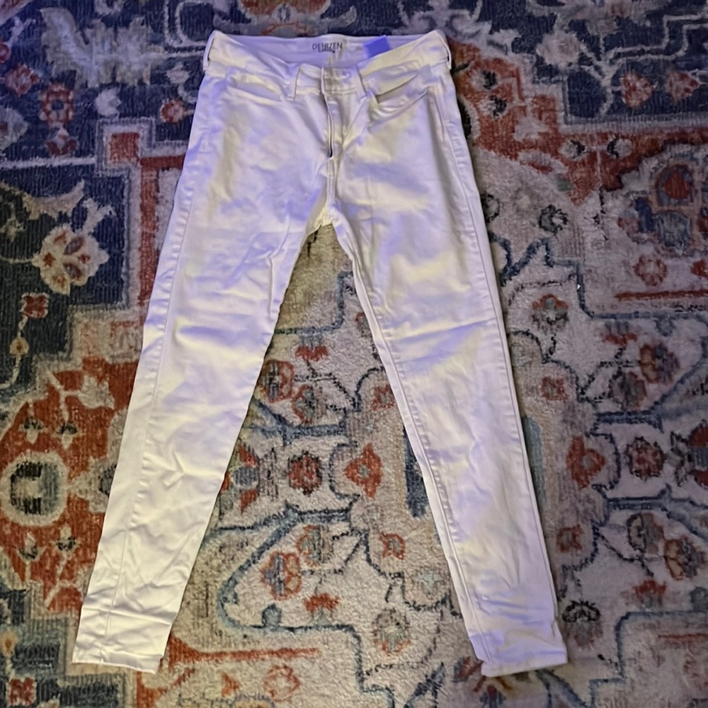 white jeans never worn didn’t fit me